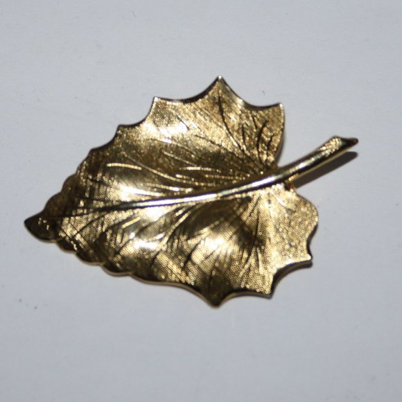 Vintage gold leaf brooch - Picture 1 of 6